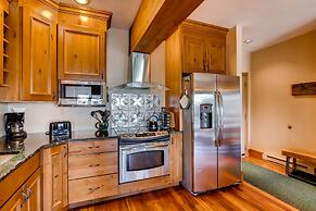 Unique & Modern 3 Br/2ba - Ski-in/ski-out 3 Bedroom Condo - No Cleanin