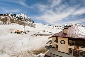 1 Br + Loft With Mountain Views 1 Bedroom Condo - No Cleaning Fee! by 