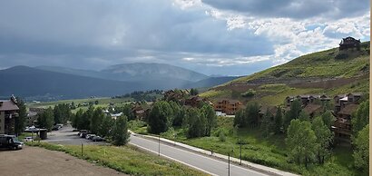 Mountain-contemporary 2 Br  2 Bedroom Condo - No Cleaning Fee! by RedA