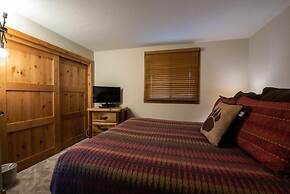 Mountain-contemporary 2 Br  2 Bedroom Condo - No Cleaning Fee! by RedA