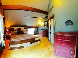 Secluded 6 Acre Property near Mountain Road