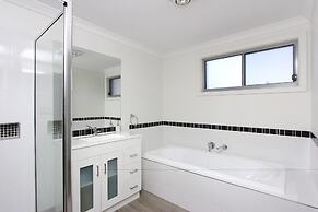 47 Anderson with Pool in Cowes