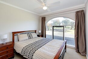 47 Anderson with Pool in Cowes