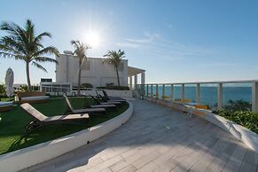 Luxury Beachfront Studio-with Daily Cleaning