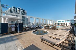 Luxury Beachfront Studio-with Daily Cleaning