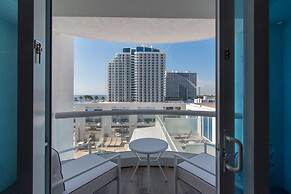 Luxury Beachfront Studio-with Daily Cleaning