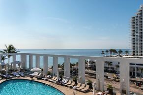 Luxury Beachfront Studio-with Daily Cleaning