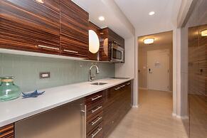 Luxury Beachfront Studio-with Daily Cleaning