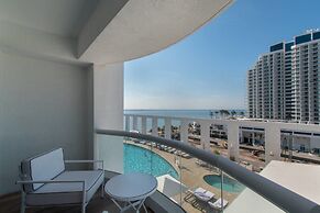 Luxury Beachfront Studio-with Daily Cleaning