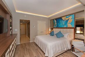 Luxury Beachfront Studio-with Daily Cleaning