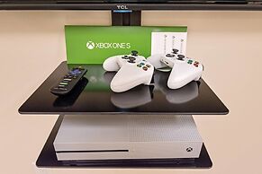 Walk to Beach Spacious Estate with Hot Tub & Game Room