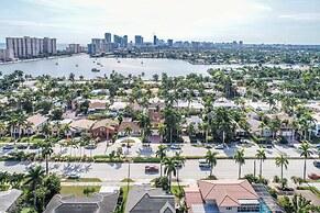 Walk to Beach Spacious Estate with Hot Tub & Game Room