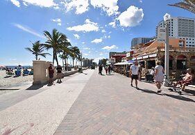 Beach Inn by DesignedVR