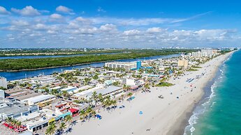 Beach Inn by DesignedVR