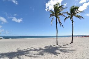 Beach Inn by DesignedVR