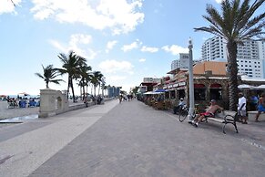 Beach Inn by DesignedVR