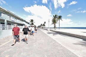 Beach Inn by DesignedVR