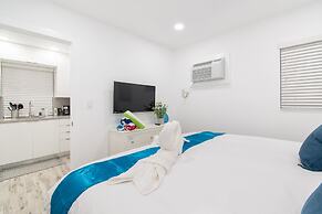 Beach Inn by DesignedVR