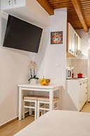 Melek Accommodations