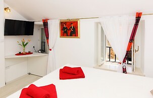 Melek Accommodations