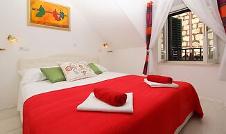 Melek Accommodations