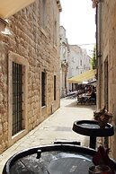 Melek Accommodations