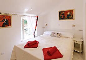 Melek Accommodations