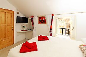 Melek Accommodations