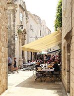 Melek Accommodations