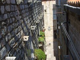 Melek Accommodations