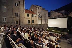 Melek Accommodations