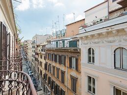 RSH Trevi Fountain Luxury Apartment