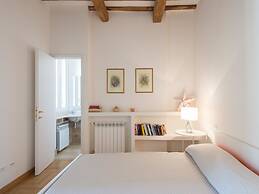 RSH Trevi Fountain Luxury Apartment