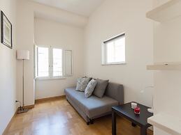 RSH Trevi Fountain Luxury Apartment