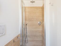 RSH Trevi Fountain Luxury Apartment