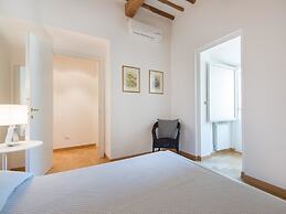 RSH Trevi Fountain Luxury Apartment