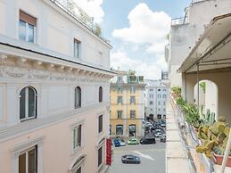 RSH Trevi Fountain Luxury Apartment