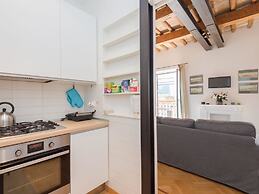 RSH Trevi Fountain Luxury Apartment