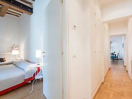 RSH Trevi Fountain Luxury Apartment