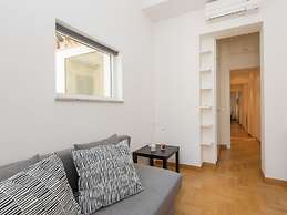 RSH Trevi Fountain Luxury Apartment