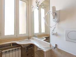 RSH Trevi Fountain Luxury Apartment