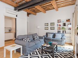 RSH Trevi Fountain Luxury Apartment