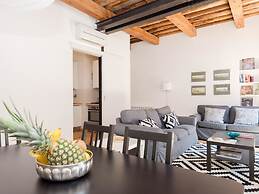 RSH Trevi Fountain Luxury Apartment