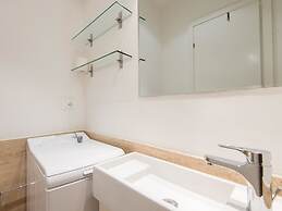 RSH Trevi Fountain Luxury Apartment