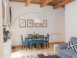 RSH Trevi Fountain Luxury Apartment