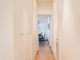 RSH Trevi Fountain Luxury Apartment