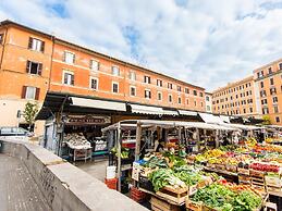 RSH San Cosimato Luxury Bright Apartment