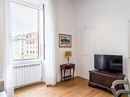 RSH San Cosimato Luxury Bright Apartment