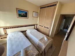 GOLFINHOS APART HOTEL