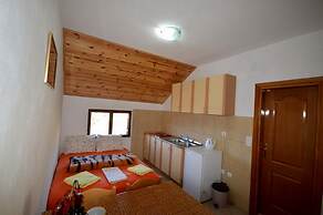 Vavic Apartments